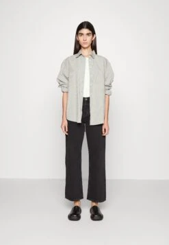 ARKET Relaxed Fit Jeans - Black 6 ARKET Relaxed Fit Jeans - Black -Only Mode Winkel 891e46e53469494faa5456516e54227a