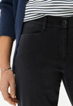 BRAX Style Mara S - Chino - Perma Blue -Only Mode Winkel 893e8e027bf441a3b276b3d002f8d06f