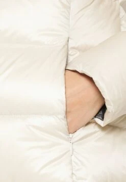 Colmar Originals Donsjas - Off-White -Only Mode Winkel 89a8d522a7574a8fb9f01eae2050e211