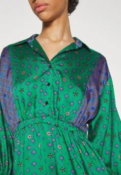 Sandro Robe - Blousejurk - Vert 13 Sandro Robe - Blousejurk - Vert -Only Mode Winkel 8b9210abe5bd45658e8ab9ae83d75ac1