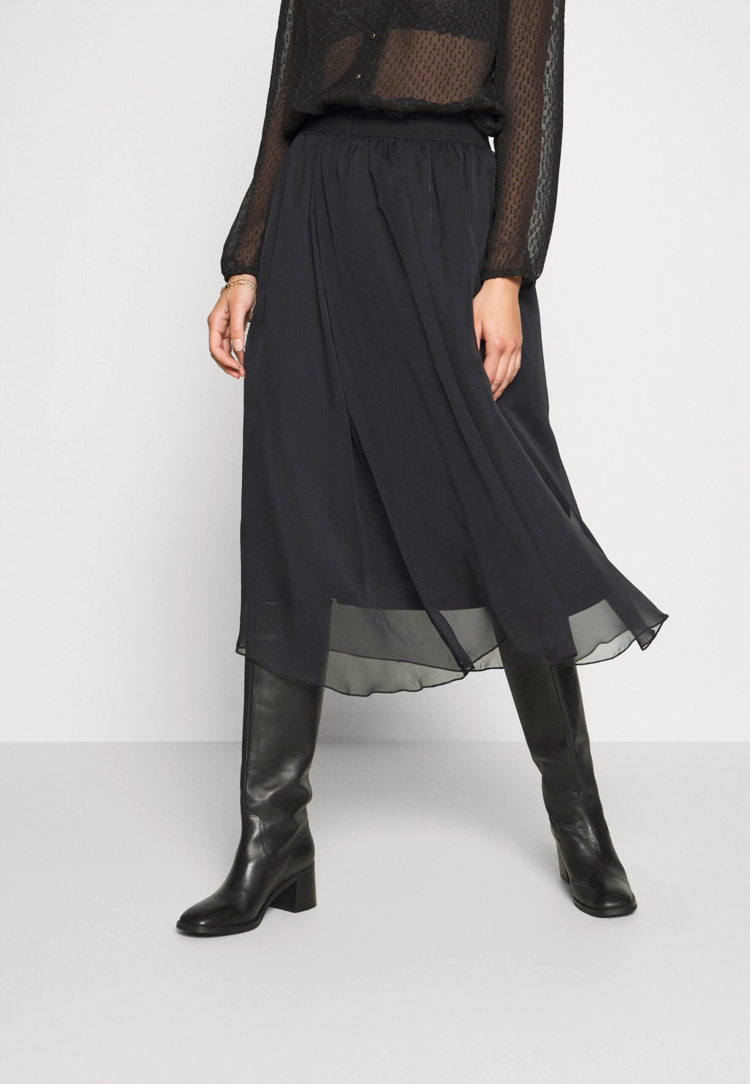 Saint Tropez Coralsz - A-Lijn Rok - Black 1 Saint Tropez Coralsz - A-Lijn Rok - Black