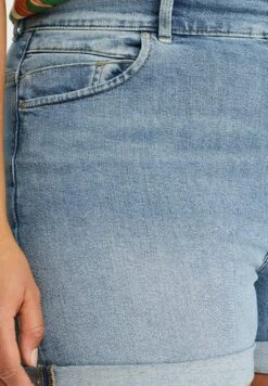 WE FASHION Curve - Jeansshort - Blue -Only Mode Winkel 8e350ecab9f94b42abc99cb4ef549866