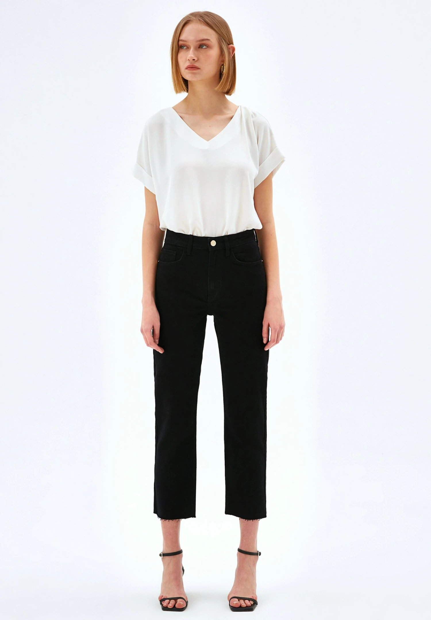 Cropped- Straight Leg Jeans - Black 2 Cropped- Straight Leg Jeans - Black - Afbeelding 2