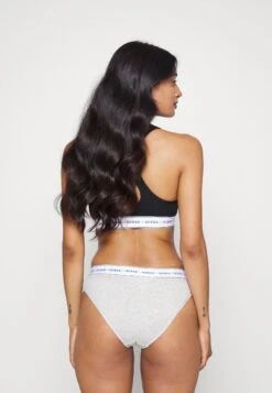 Guess Carrie Brief - Slip - Light Rock Heather -Only Mode Winkel 8fa4c3d9148d4c2b9508fa778a932344