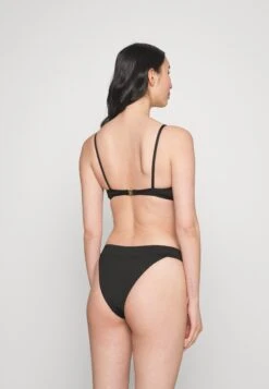Triangle - Bikinitop - Black -Only Mode Winkel 90b47b119e904433b528a0bb3ca88a9b