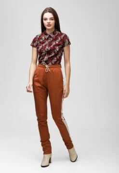 Guess Who Loves You More - Trainingsbroek - Camel