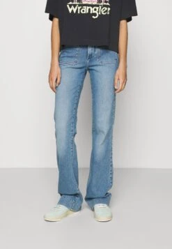 Wrangler Flared Jeans - Dusty Mid