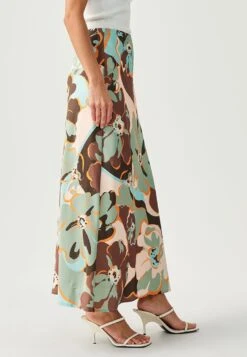 Newport - Maxirok - Twiggy Floral -Only Mode Winkel 94a73a2ac3084ecea6a32ac3431e3c60