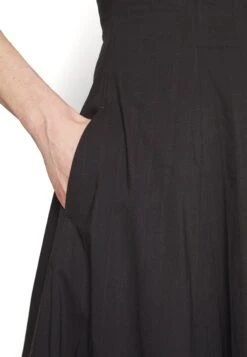 Miista Lin Dress - Maxi-Jurk - Black -Only Mode Winkel 94f221198bb7416e8915ff8066122a74