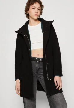 Vila Viloulou Short - Mantel - Black -Only Mode Winkel 966af3de1f4f4f4fb35e45a3fafc066f