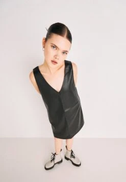 ONLY Onlblake Dress- Etui-Jurk - Black 10 ONLY Onlblake Dress- Etui-Jurk - Black -Only Mode Winkel 96ff20dc631b4e28a7a53addf344c10e