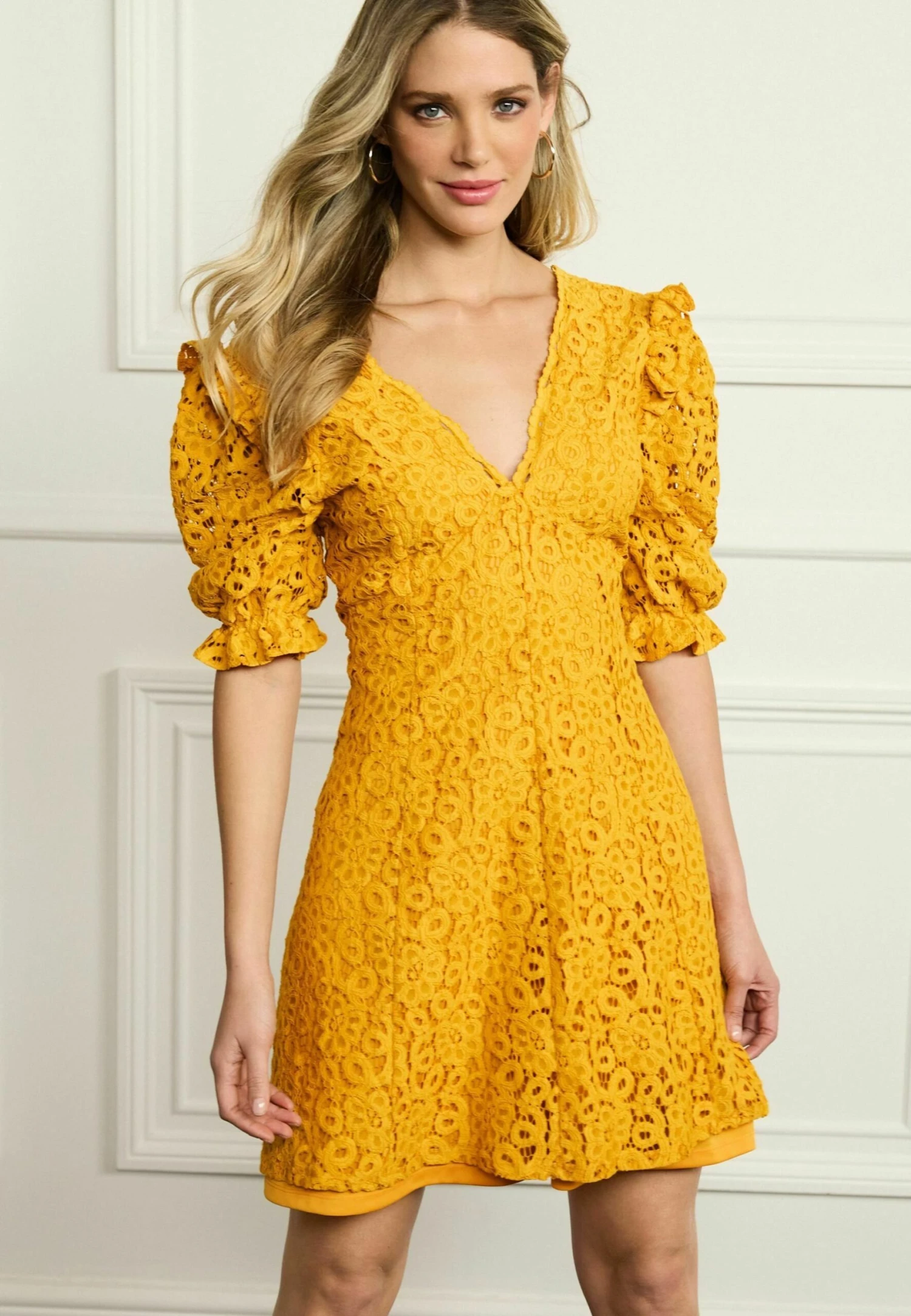 Next Short Puff Sleeve Standard - Jurk - Ochre Yellow 1 Next Short Puff Sleeve Standard - Jurk - Ochre Yellow