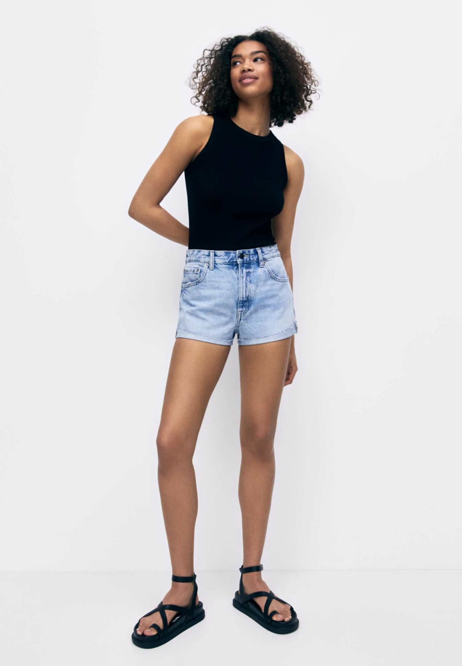 PULL & BEAR Mid-Waist - Jeansshort - Blue Denim 2 PULL & BEAR Mid-Waist - Jeansshort - Blue Denim - Afbeelding 2