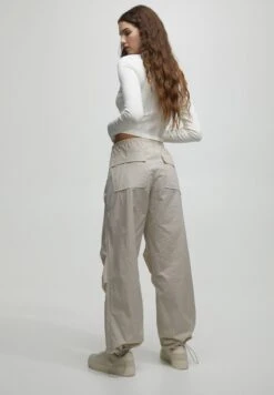 PULL & BEAR Parachute- Broek - Beige 9 PULL & BEAR Parachute- Broek - Beige -Only Mode Winkel 977c69b639bb4915a99c528ba0ab4d9a
