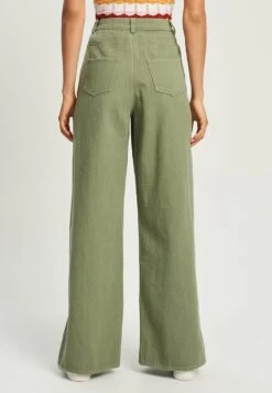 Calli Ezara- Flared Jeans - Sage Green -Only Mode Winkel 97fa01515ee64be397645152f7034aca