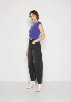 BDG Urban Outfitters Slinky Cap Sleeve T - T-Shirt Basic - Blue -Only Mode Winkel 980c0c4af47a4c4a9b76becce0cdbfe5