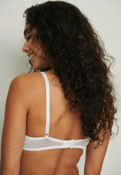 NA-KD Mit Körbchen - Beugel Bh - White 7 NA-KD Mit Körbchen - Beugel Bh - White -Only Mode Winkel 989480fc33924324a7e770af689d9632