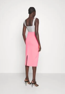 Victoria Beckham Bodyline Fitted Skirt - Kokerrok - Pink 11 Victoria Beckham Bodyline Fitted Skirt - Kokerrok - Pink -Only Mode Winkel 99bca52fbbb849bc9af8ab0c0b1a4d71
