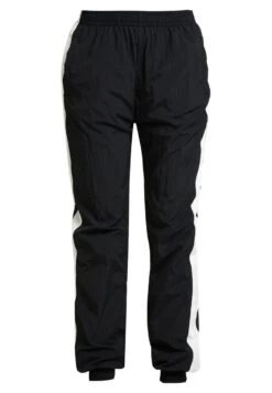 URBAN CLASSICS Ladies Striped Crinkle Pants - Trainingsbroek - Black/White 8 URBAN CLASSICS Ladies Striped Crinkle Pants - Trainingsbroek - Black/White -Only Mode Winkel 99fa29420885407f9769d40d8db9fa59