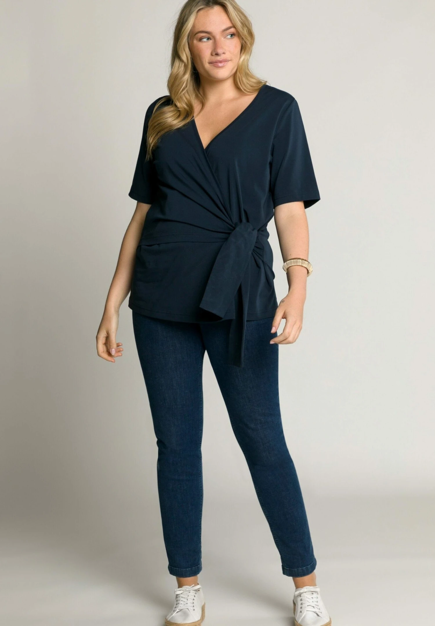 Ulla Popken Wickeloptik,Biobaumwolle - T-Shirt Basic - Dunkles Marine 2 Ulla Popken Wickeloptik,Biobaumwolle - T-Shirt Basic - Dunkles Marine - Afbeelding 2