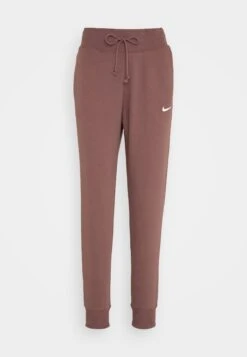 Nike Sportswear Pant- Trainingsbroek - Plum Eclipse/White -Only Mode Winkel 9d698eee27be4afb9b51699b893c0375