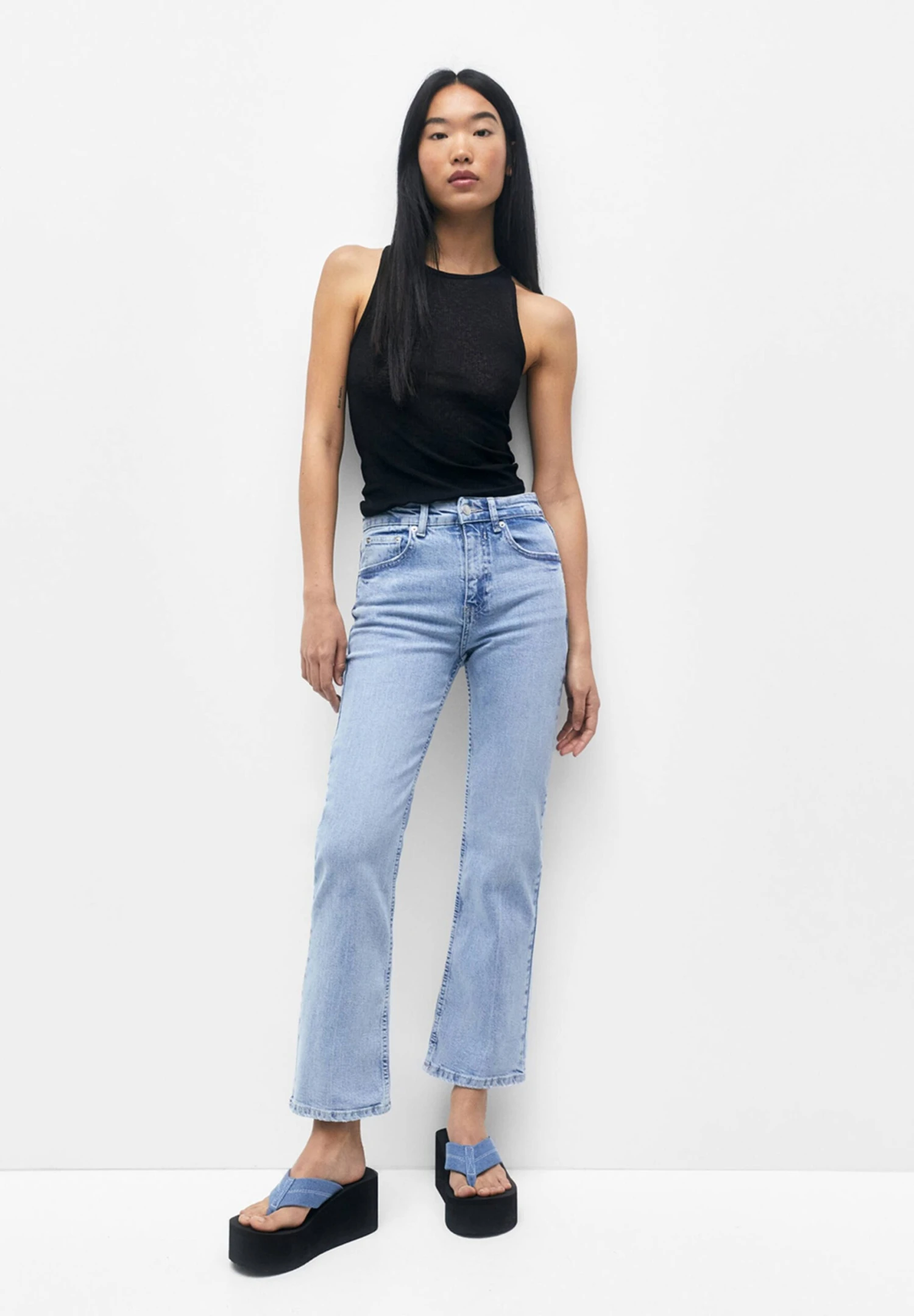 PULL & BEAR Flared High-Waist - Straight Leg Jeans - Blue Denim 2 PULL & BEAR Flared High-Waist - Straight Leg Jeans - Blue Denim - Afbeelding 2