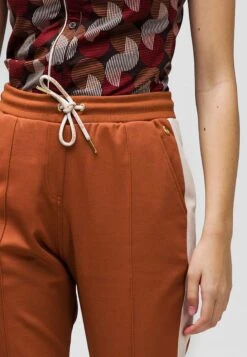 Guess Who Loves You More - Trainingsbroek - Camel -Only Mode Winkel 9fbcbe61c49547ada77ed62401f9b54f