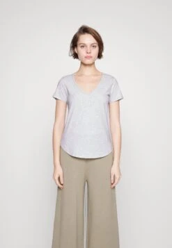 Abercrombie & Fitch 3 Pack - T-Shirt Basic - Brill White/Zephyr/Heather Grey 11 Abercrombie & Fitch 3 Pack - T-Shirt Basic - Brill White/Zephyr/Heather Grey -Only Mode Winkel a022e83a9dd646b598c000bb76b23032