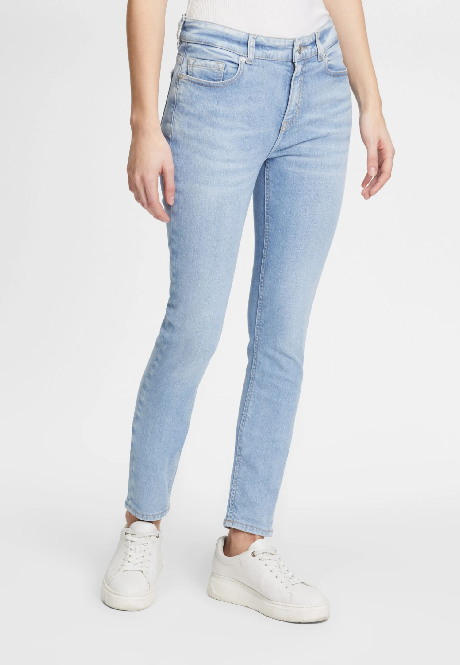 01:00 Slim Fit - Mid Waist - Slim Fit Jeans - Eisblau 1 01:00 Slim Fit - Mid Waist - Slim Fit Jeans - Eisblau