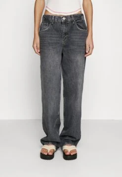 BDG Urban Outfitters Washed Boyfriend - Relaxed Fit Jeans - Washed Black