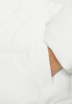 Rains Alta Long Puffer Unisex - Winterjas - Powder -Only Mode Winkel a1e407cbb768471495fcfbfe3196fdfc