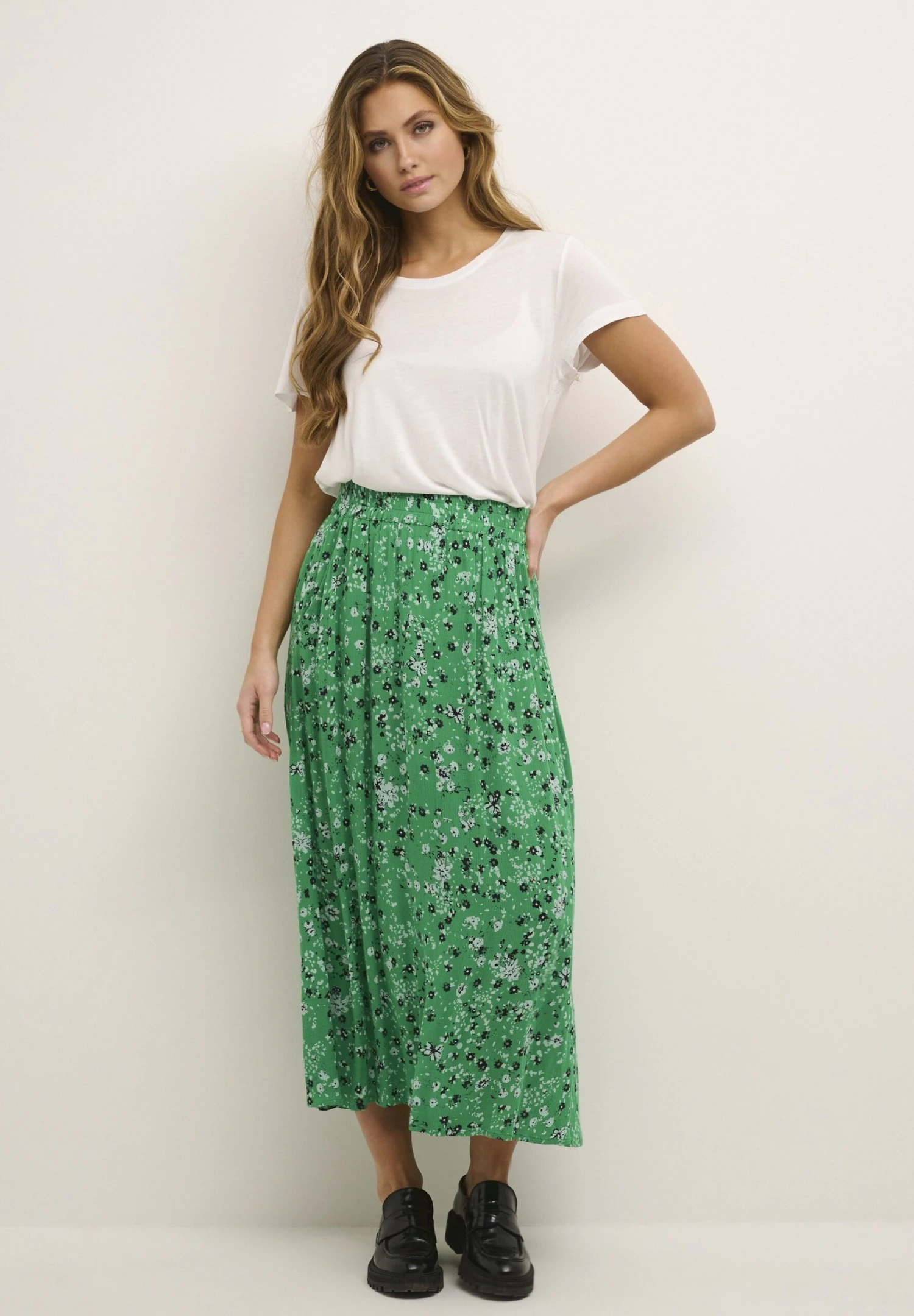 Kaffe Kavilia Amber - Maxirok - Bright Green Black Flower 2 Kaffe Kavilia Amber - Maxirok - Bright Green Black Flower - Afbeelding 2