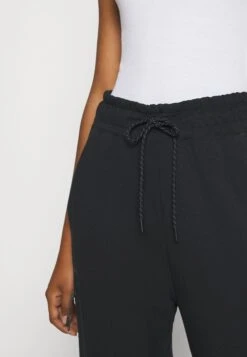 Nike Sportswear W Nsw Tch Flc Essntl Hr Pnt - Trainingsbroek - Black/Black 15 Nike Sportswear W Nsw Tch Flc Essntl Hr Pnt - Trainingsbroek - Black/Black -Only Mode Winkel a342948a2a3247919f7d3c1e122b33e4