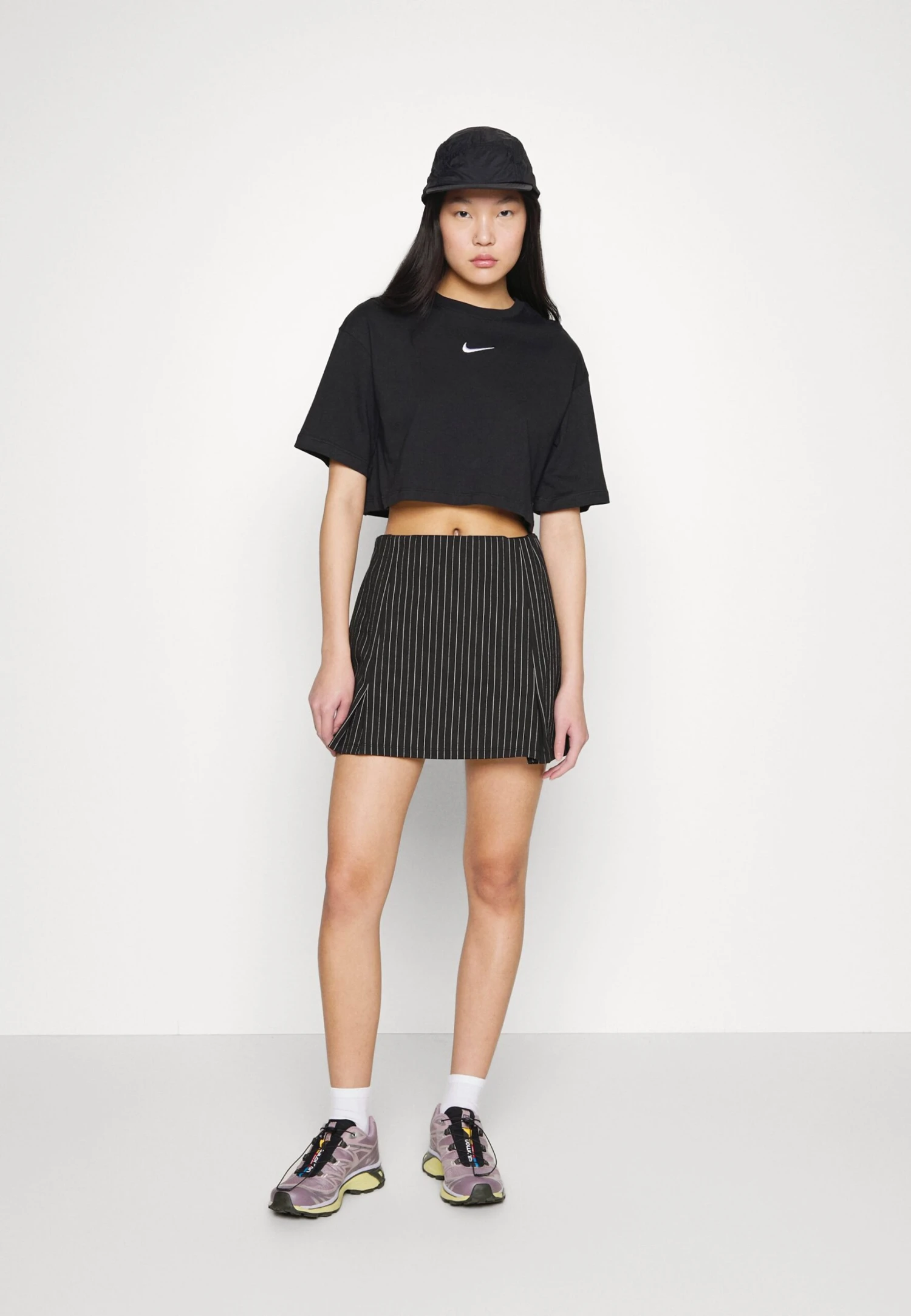 Nike Sportswear Trend Crop Tee - T-Shirt Basic - Black/White 5 Nike Sportswear Trend Crop Tee - T-Shirt Basic - Black/White - Afbeelding 5