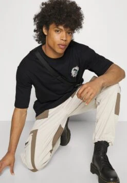 YOURTURN Unisex - T-Shirt Print - Black 10 YOURTURN Unisex - T-Shirt Print - Black -Only Mode Winkel a4ed8a83e71f487aa66da77976e90779