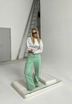 NA-KD Flared Jeans - Mint 6 NA-KD Flared Jeans - Mint -Only Mode Winkel a6403b7033e749e5b9126af6f29f41a0