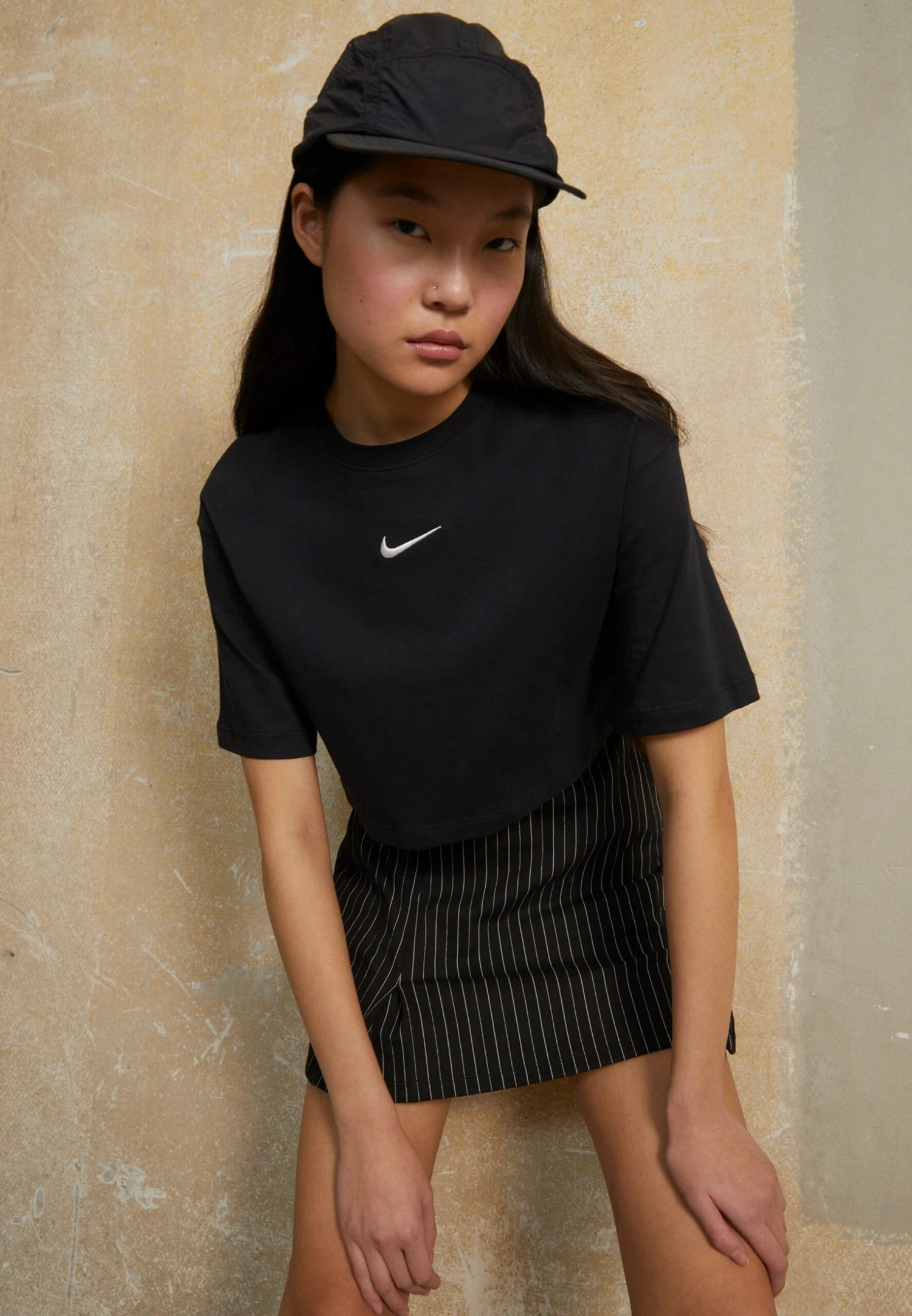 Nike Sportswear Trend Crop Tee - T-Shirt Basic - Black/White 1 Nike Sportswear Trend Crop Tee - T-Shirt Basic - Black/White