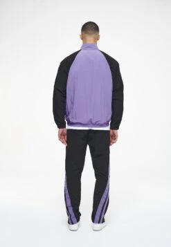 Pegador Ascot Track Pants Unisex - Trainingsbroek - Black Magic Violet -Only Mode Winkel a7f941cffedb437aaec7260ea3826269