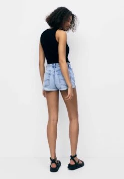 PULL & BEAR Mid-Waist - Jeansshort - Blue Denim 8 PULL & BEAR Mid-Waist - Jeansshort - Blue Denim -Only Mode Winkel a8e1f60ed77d4cff8b7699277da04d0a