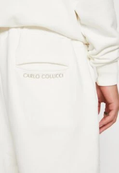 CARLO COLUCCI Unisex - Shorts - Offwhite 11 CARLO COLUCCI Unisex - Shorts - Offwhite -Only Mode Winkel a9d33da34e5d47e4a7c4f9fd8d1b9877