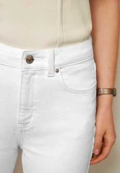 Next Stretch Mom Standard - Slim Fit Jeans - White