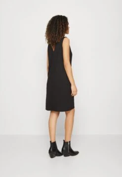 ONLY Onlbianca V Neck Dress - Jerseyjurk - Black 8 ONLY Onlbianca V Neck Dress - Jerseyjurk - Black -Only Mode Winkel ab4e2f4f470a4605b8e6c8b6e9d09b17