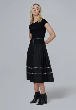 Belted- Cocktailjurk - Black