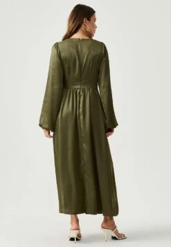 Frenchie- Maxi-Jurk - Khaki 8 Frenchie- Maxi-Jurk - Khaki -Only Mode Winkel ac120e5d6c4f4cf48076222c93221acb