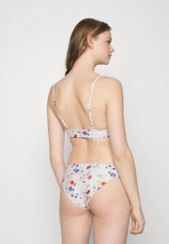 ONLY Onlbobby Life Set - Bikini - Cloud Dancer/Multicolor -Only Mode Winkel ac513f0e719247e4affcc5d24317f9c8