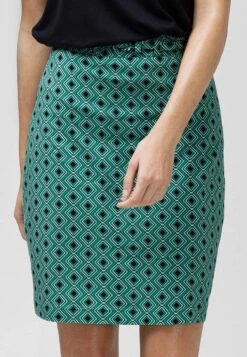 Caught Up With Geometric Pattern - Kokerrok - Green