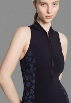 Roxy Swell Series Qlock - Badpak - Black -Only Mode Winkel ad3ec7c856104368b8f1b88ae36f3146