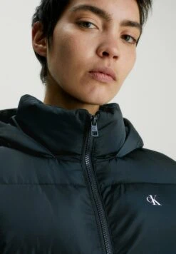 Calvin Klein Jeans Hooded Puffer - Winterjas - Ck Black -Only Mode Winkel ad58ee053eff4f4398ee6afe4d5f9cdf