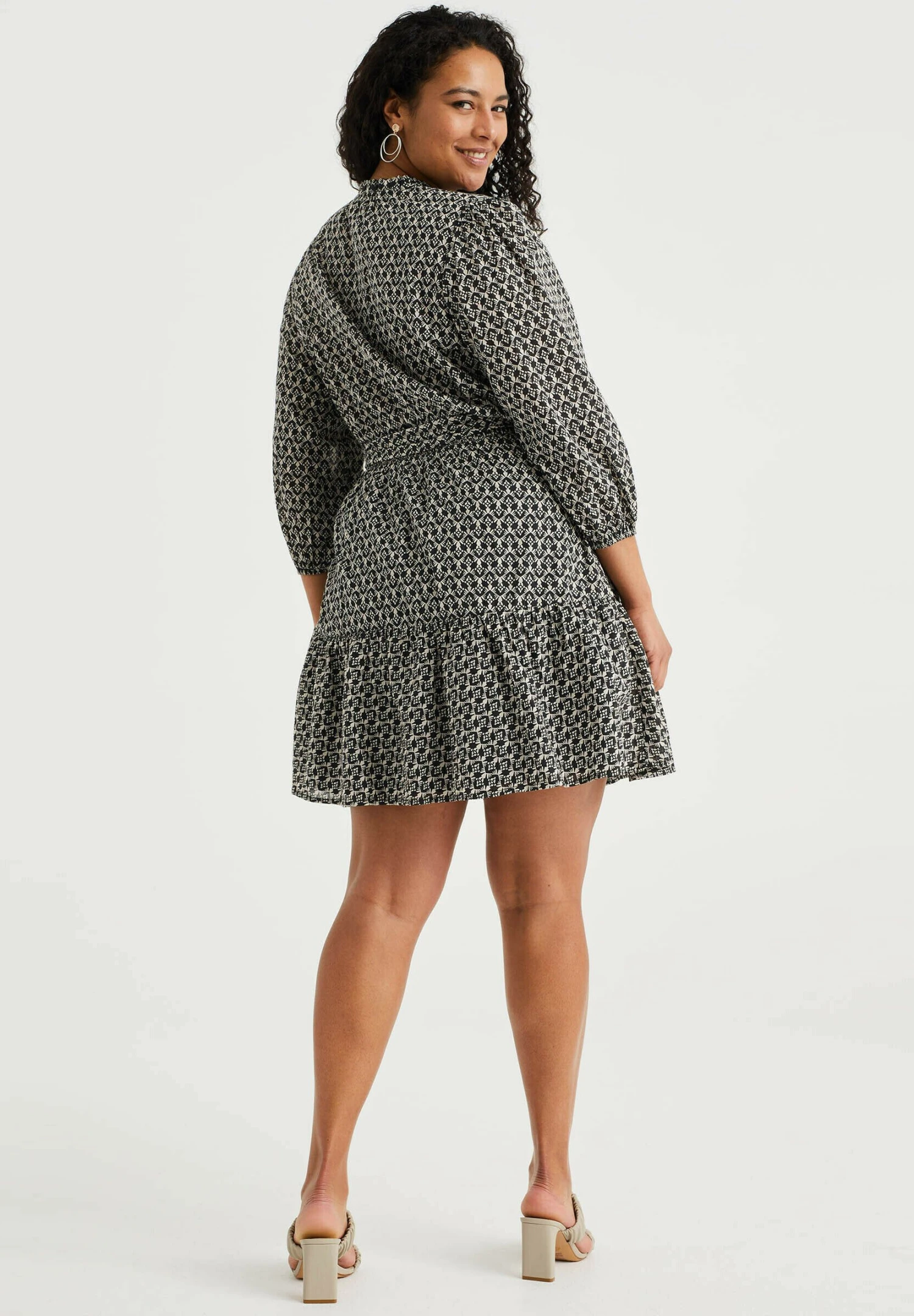 WE FASHION Met Dessin Curve - Jurk - Black 3 WE FASHION Met Dessin Curve - Jurk - Black - Afbeelding 3