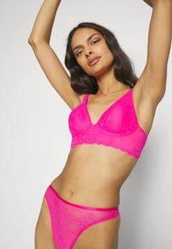 Triumph Bright Spotlight - Triangel Bh - Passionate Pink -Only Mode Winkel af5bc613c6f7410e9ec43ff6fb84600f